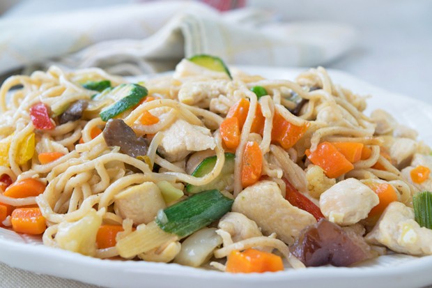 bami goreng mit hühnerfleisch