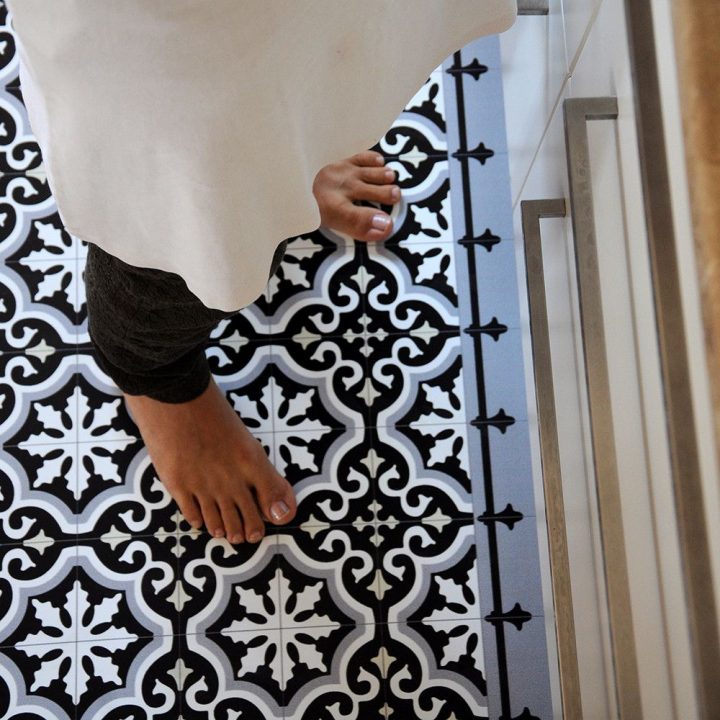 5 Idées De Tapis Carreaux De Ciment Tendance (Sélection tout Sol Vinyle Cabochon Noir Et Blanc