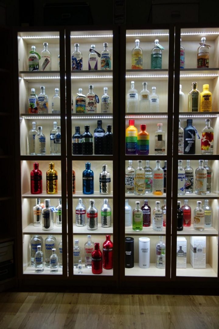 Absolut Vodka Forum :: Ikea Billy Bookcase + Led = Display concernant Billy Conception Ikea Absolut Vodka Forum :: Ikea Billy Bookcase + Led = Display concernant Billy Conception Ikea