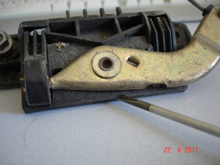 [Ca-Fiche] Ouvrir De L'Interieur Une Porte Avant Bloquée pour Comment Demonter La Poignee Sur Un Mitigeur Ecostat