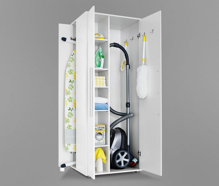 Cabinet For Cleaning Tools | Idée Salle De Bain, Placard intérieur Rangement Aspirateur Placard