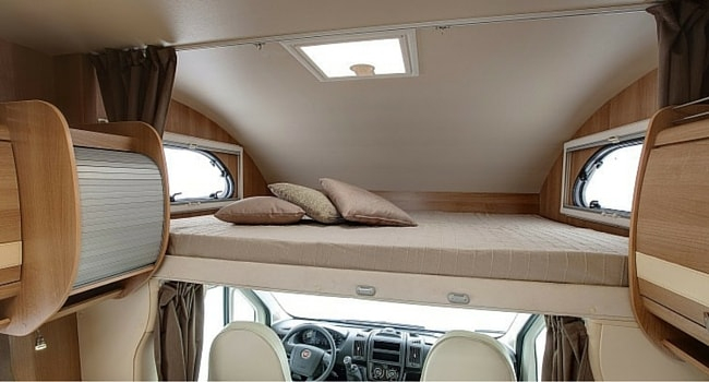 Camping Car Capucine Lit A La Francaise - Le Spécialiste concernant Lit Qui Descend Sur Genesis 36