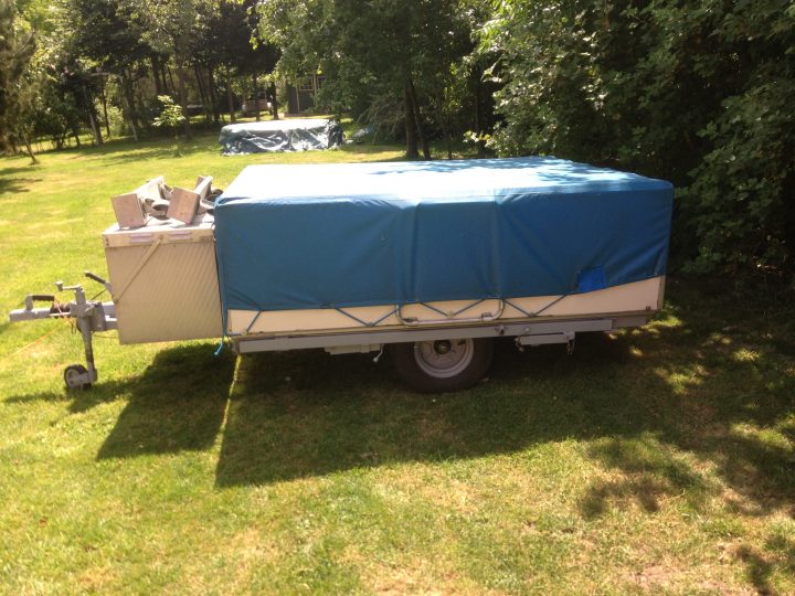 Caravane Rapido – Location Tournage Cinéma Avec Cast'Things tout Interieur De Rapido Club 30 Caravane Rapido – Location Tournage Cinéma Avec Cast'Things tout Interieur De Rapido Club 30