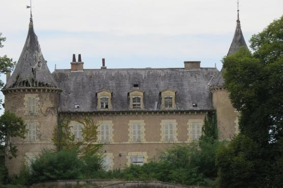 Chateau De La Bergerie À Dompierre-Sur-Besbre Le Guide Des intérieur La Bergerie Des Sens