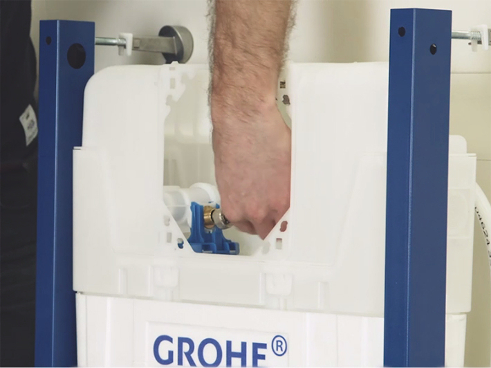 Comment Installer Un Wc Suspendu – Tuto | Grohe concernant Gabarit Pour Percage Evacuation  Wc Sspendu Grohe