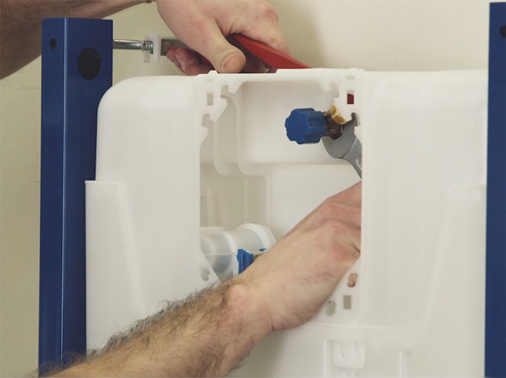 Comment Installer Un Wc Suspendu – Tuto | Grohe concernant Gabarit Pour Percage Evacuation  Wc Sspendu Grohe