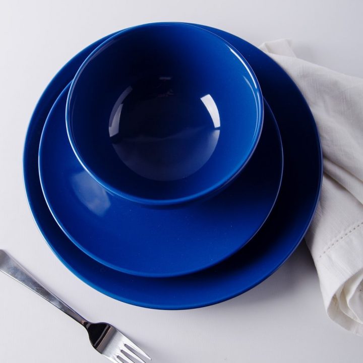 Coupe Royal Blue Stoneware Dinnerware 12 Piece Set By Home intérieur Home Essential Tringles A Rideaux Plates