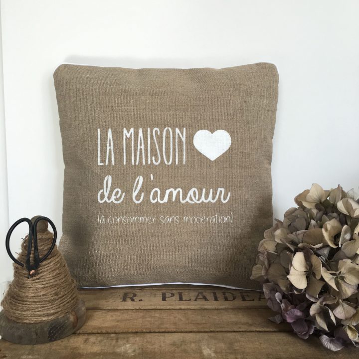 Coussin Lin "La Maison De L'Amour" 40X40Cm – Affaires De serapportantà Offenburg Maison De L'Amour Coussin Lin "La Maison De L'Amour" 40X40Cm – Affaires De serapportantà Offenburg Maison De L'Amour