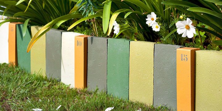 Des Bordures De Briques Colorées Dans Le Jardin pour Bordure De Jardin Plastique Bricomarcher