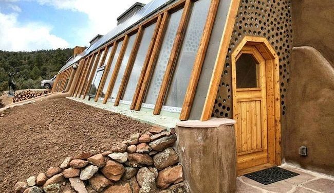 Earthship : Une Construction Écologique Réalisée Avec Des tout Maison Ecolo Ppt