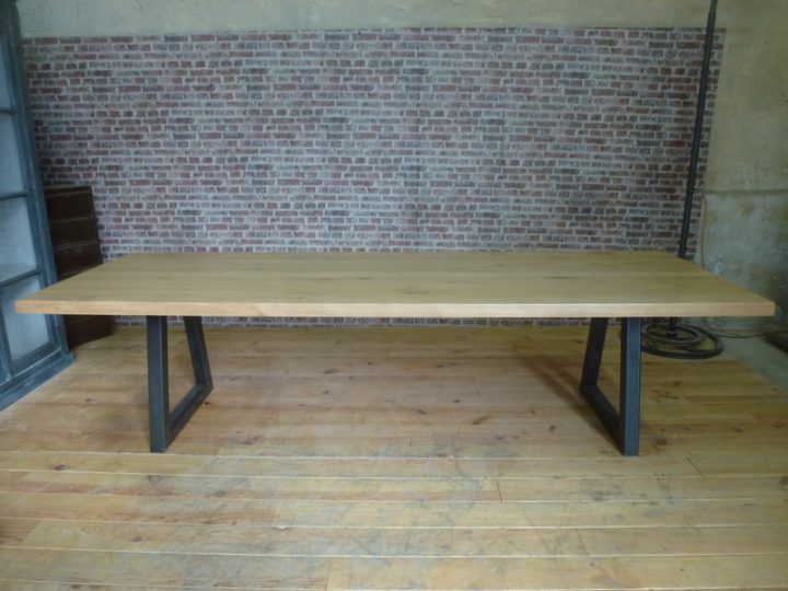 Grande Table Moderne Fer Et Bois Pieds Trapèze En Fer à Living Et Table Basse Doivente Etre Assortis