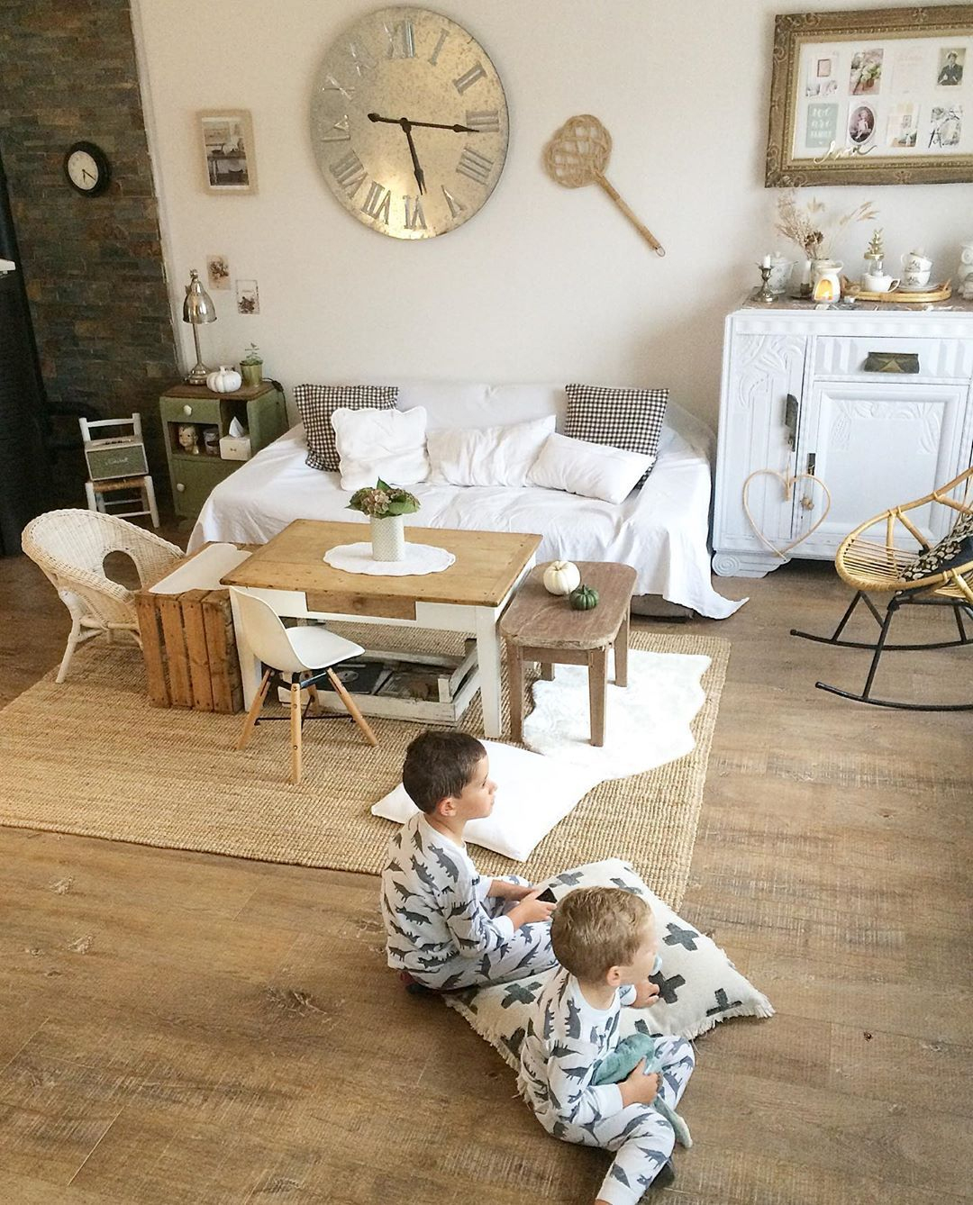 Jeudi. 18H30. La Pluie. Le Bain. Tétine -Doudous. Pyjamas tout Bain Au Lit Jeudi. 18H30. La Pluie. Le Bain. Tétine -Doudous. Pyjamas tout Bain Au Lit