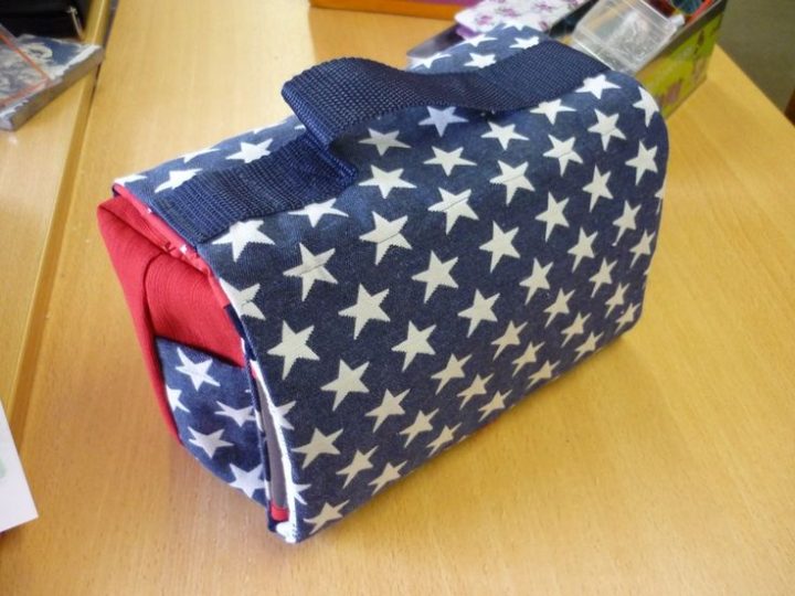 La Trousse De Toilette Dépliable {Le Tuto} – Kankatkou pour Trousse De Toilette Transparente Carrefour