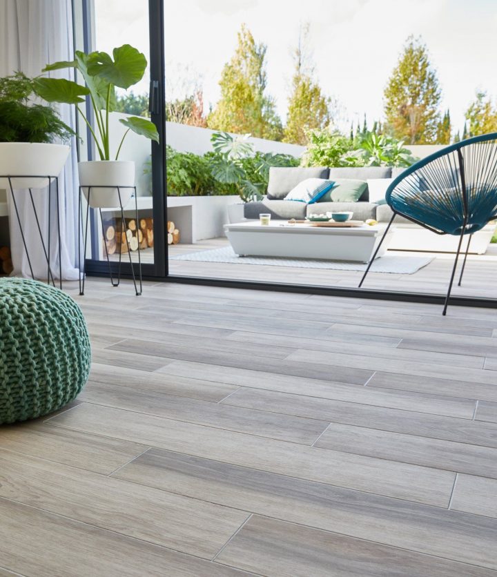 Le Carrelage Imitation Bois Réchauffe La Pièce De Vie tout Carrelage Exterieur Leroy Merlin Le Carrelage Imitation Bois Réchauffe La Pièce De Vie tout Carrelage Exterieur Leroy Merlin