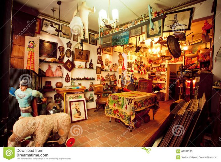 Magasin D'Antiquités Avec Des Meubles, Des Jouets, Des avec Rachat De Meubles D'Occasion Paris Magasin D'Antiquités Avec Des Meubles, Des Jouets, Des avec Rachat De Meubles D'Occasion Paris