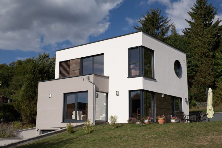 Maison Moderne Sur Terrain En Pente concernant Plan Maison Contemporaine Toit En Pente Douce