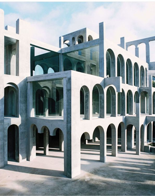 Noticing Arches — Skinny Laminx à La Bergerie Des Sense Libertin