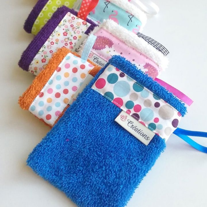 Petit Gant De Toilette Rose Avec Des Petits Fleurs serapportantà Tuto Gant Toilette Enfant Rigolo Pinterest