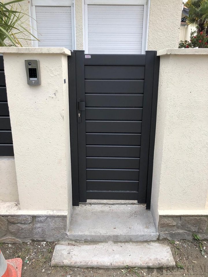 Photos Kostum | Litenn-Portillon_Aluminium_Contemporain concernant Portillon Pvc Gris Anthracite