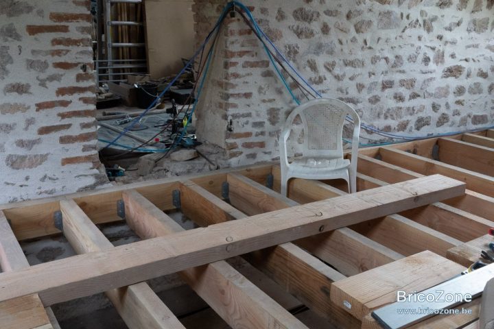 Plancher, Solivage Et Mur En Pierre Ou Comment Fixer Des intérieur Comment Fixer Un Carton Au Mur