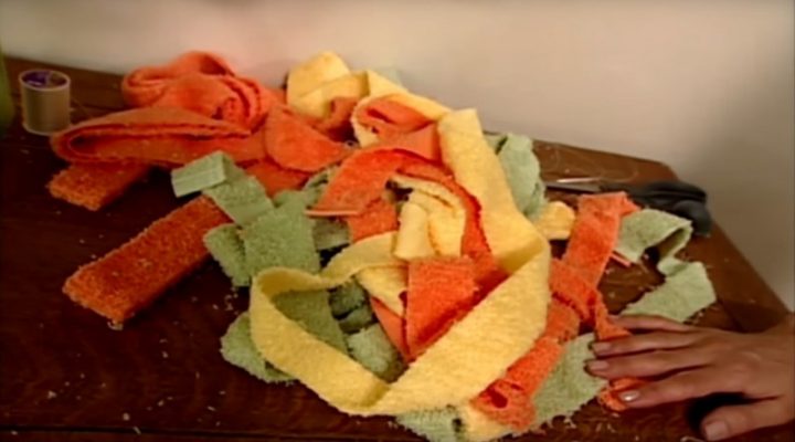 Récup : Un Tapis De Douche Fait À Partir De Serviettes De pour Coudre Un Tapis De Bain Pour Une Douche Arrondie