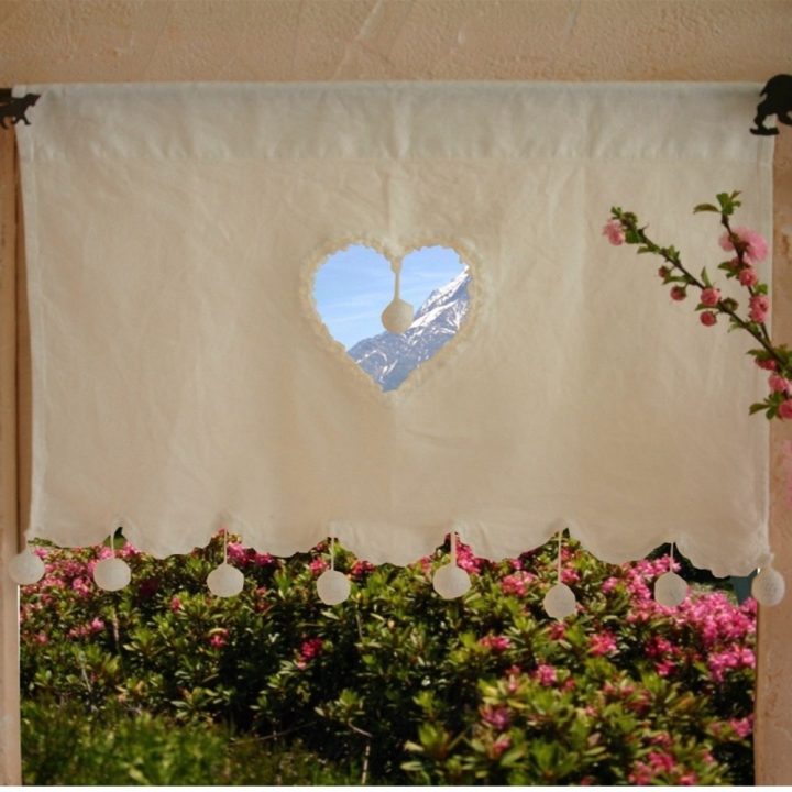 Rideau Brise Bise Pompons Ecru – Les Sculpteurs Du Lac dedans Brise Bise Rideau Modele Montagne