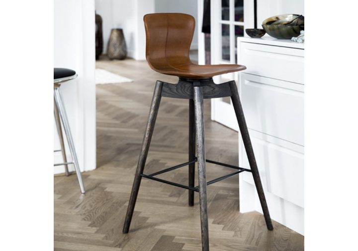 Shell Bar Stool Mater Tabouret – Milia Shop avec Mater Mobilier Shell Bar Stool Mater Tabouret – Milia Shop avec Mater Mobilier