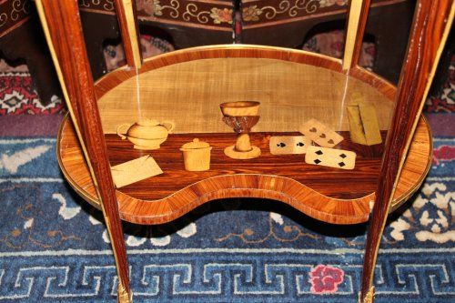 Table De Salon Marquetée D'Ustensiles, Estampillée Louis encequiconcerne Antika Meubles A Vendre