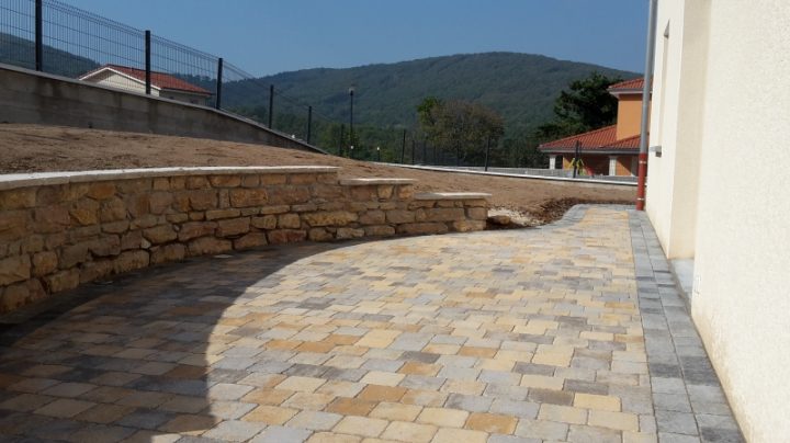 Terrasse En Pierres Ou Bois Composite, Escalier & Muret À intérieur Marche Escalier Marlux Terrasse En Pierres Ou Bois Composite, Escalier & Muret À intérieur Marche Escalier Marlux