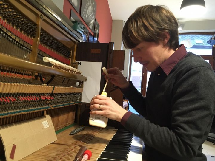 Tournai Et Ailleurs: Les Accordeurs De Piano Sur Le Pont concernant Formations En Restauration De Vieux Meubles Hainaut Tournai Et Ailleurs: Les Accordeurs De Piano Sur Le Pont concernant Formations En Restauration De Vieux Meubles Hainaut