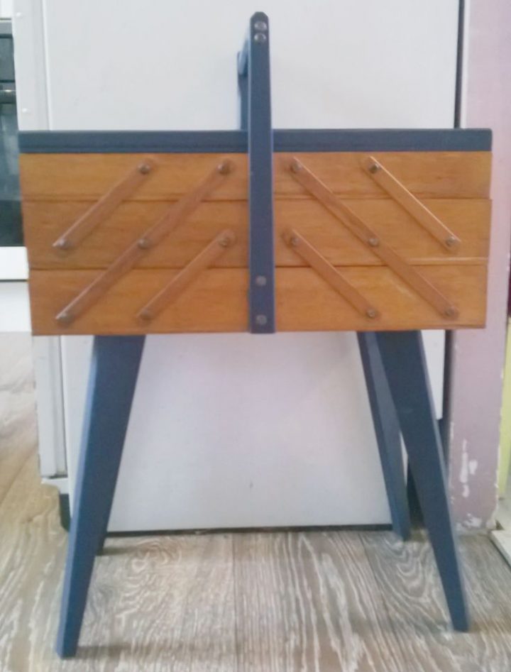 Travailleuse De Couture Vintage D'Occasion Vintage, Design concernant Poteaux Coture Brico Depot Travailleuse De Couture Vintage D'Occasion Vintage, Design concernant Poteaux Coture Brico Depot