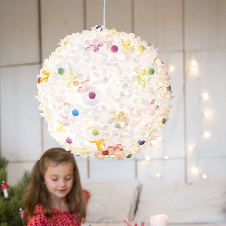 Une Boule Lumineuse Décorée De Fleurs En Papier | Boule intérieur Toilette Chinoise Automatique Une Boule Lumineuse Décorée De Fleurs En Papier | Boule intérieur Toilette Chinoise Automatique