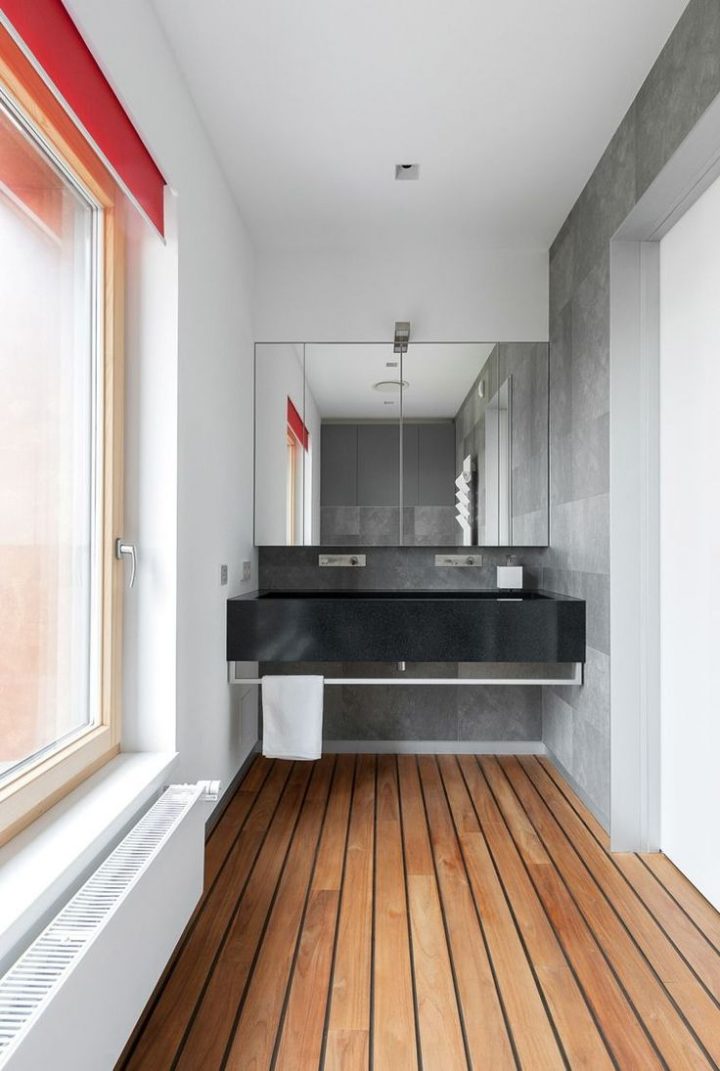 meuble de salle de bain avec planche de bois