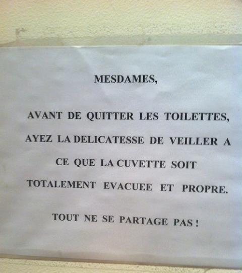 Découvrez Les 20 Messages De Voisins Les Plus Hilarants encequiconcerne Affiche Garder Les Toilettes Propres