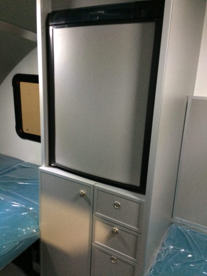 Roulotte Ultra-Légère Série O Hélio serapportantà Rideau Douche Accordeon Pour Roulotte