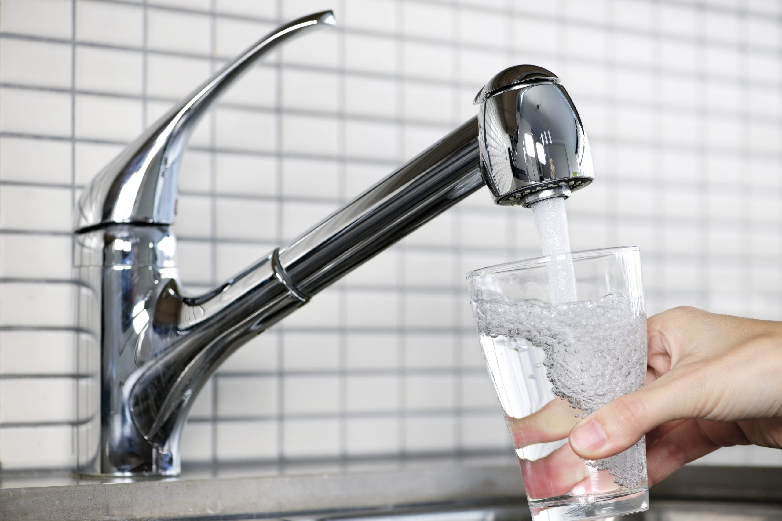 Y A-T-Il Du Plomb Dans Votre Eau Potable? - L'Express serapportantà Comment Recuire Un Evier Dans Lusine