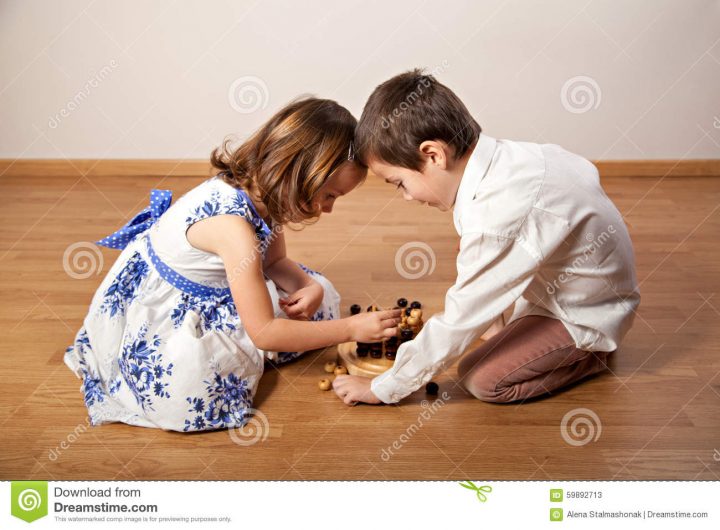 bruder spielt mit stiefschwester spielchen