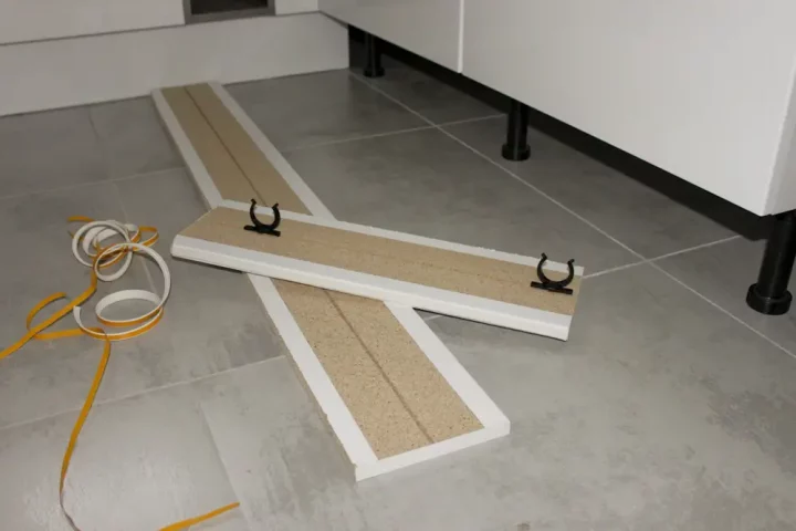 plinthe meuble cuisine 12 cm