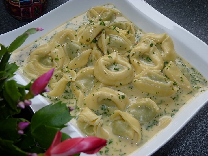 käse sahne soße tortellini
