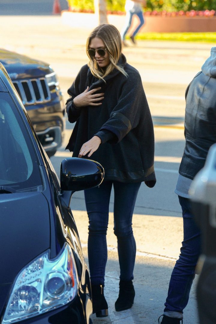 aubrey plaza and elizabeth olsen aubrey plaza and elizabeth olsen