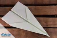 einfacher papierflieger falten