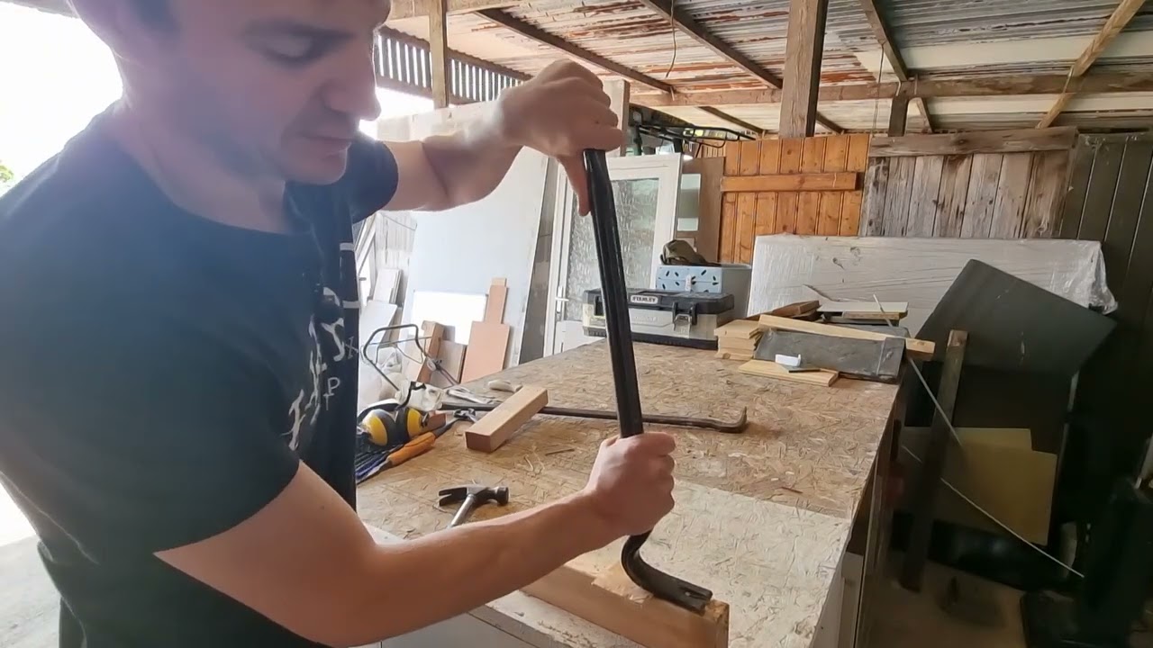 How to Properly use a Crowbar to Pull Nails Out - YouTube