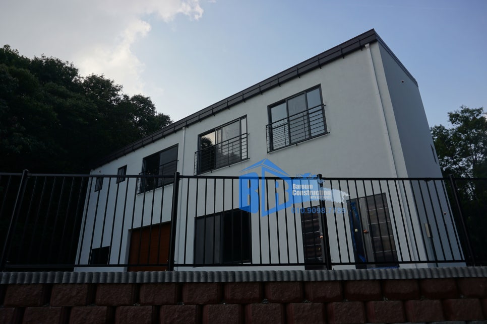 경기도 용인 샌드위치 판넬 외벽 스타코 시공 마감, 건식 마감재와도 조화롭게 잘 어울려 모던하우스 연출이 가능합니다. : 네이버 블로그