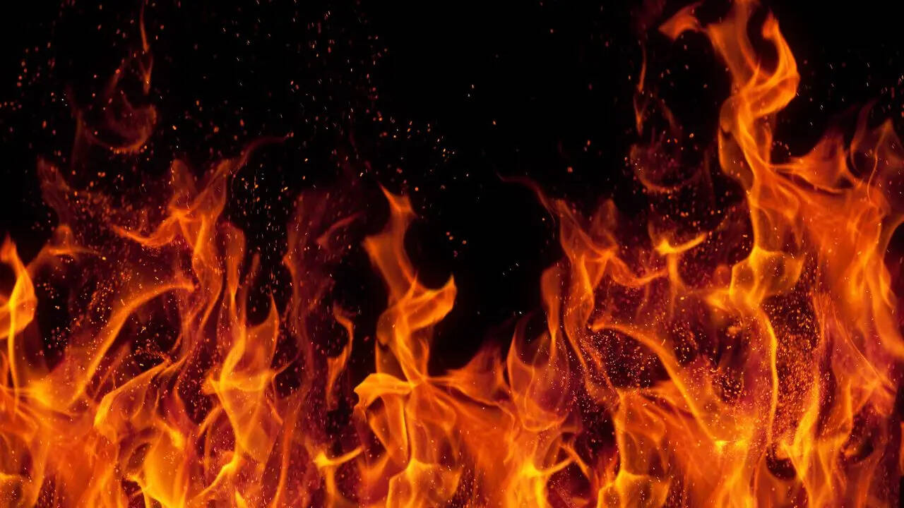  Ahilyanagar Fire News: अहिल्यानगरमध्ये फर्निचरच्या दुकानाला आघ, भीषण 