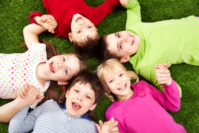  Beschäftigungen im Kindergarten - kurzweilige Gruppenspiele für draußen 