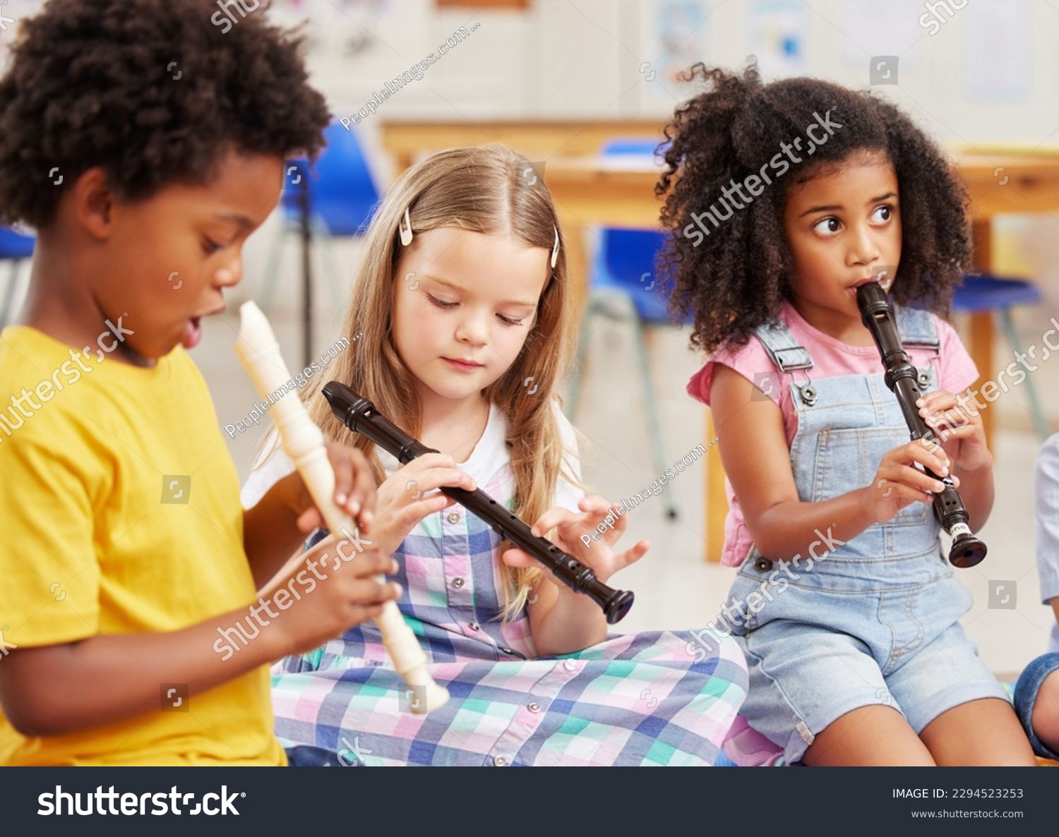  Kindergarten Music Class Photos, Images and Pictures Illustration 