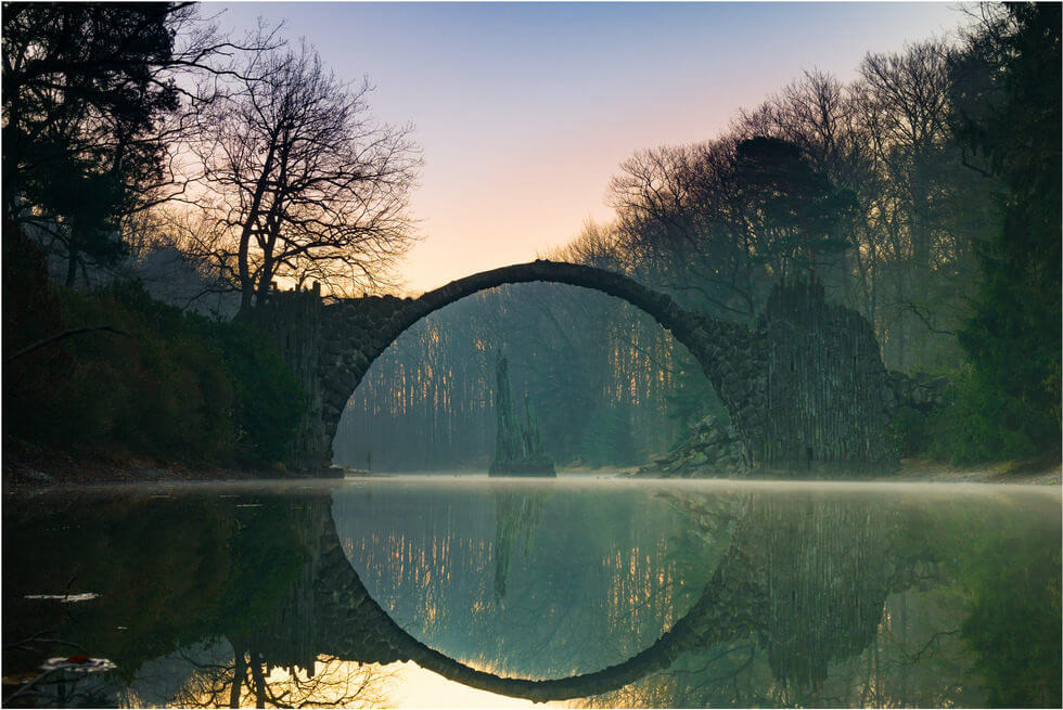  Foto zu The Rakotzbrücke Devil's Bridge Creates a Perfect Circle In The 