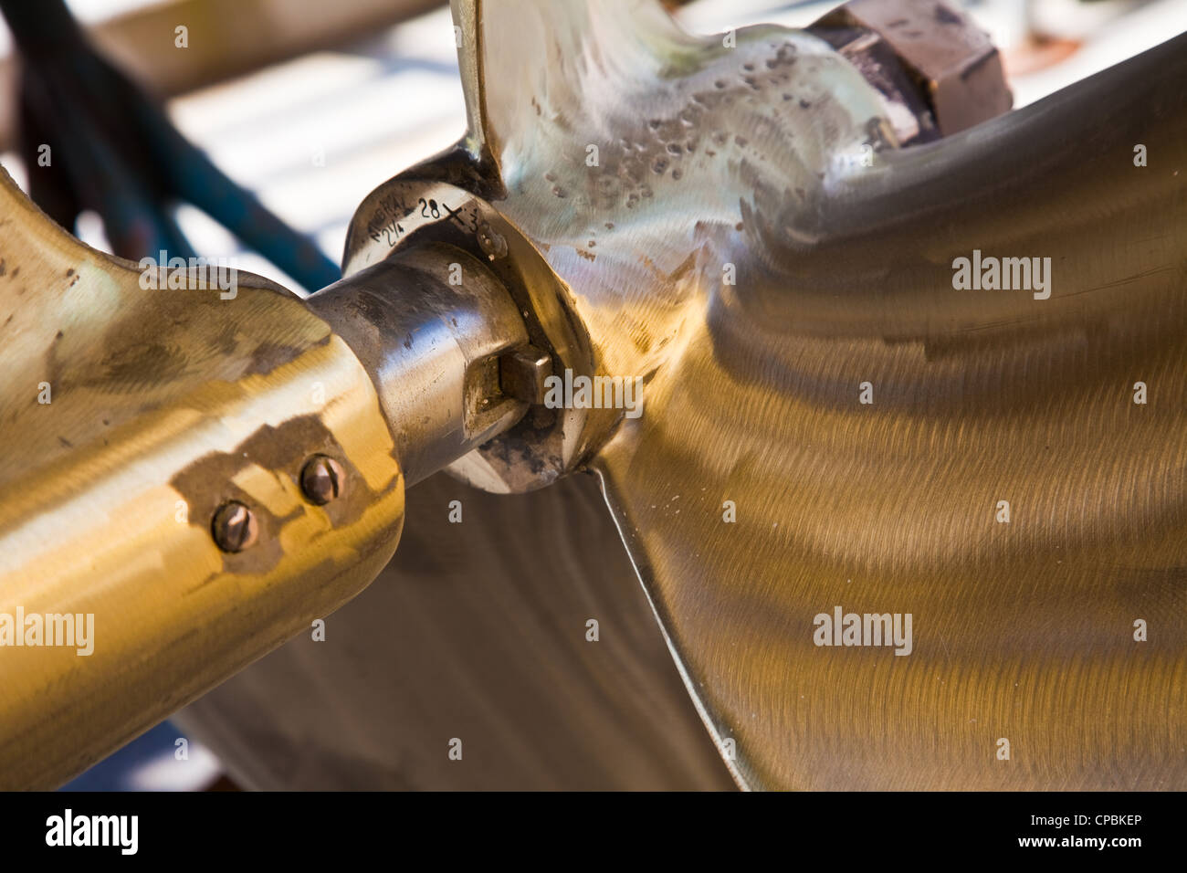  Close up of a propeller hub mounted on the drive shaft of a boat Stock Motiv 