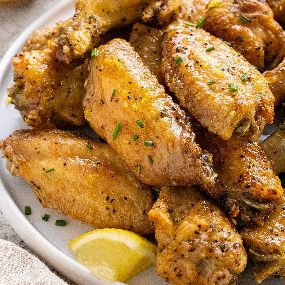  Foto zu 15-Minute Easy Lemon Pepper Chicken Wings Recipe for Crispy, Flavorful 