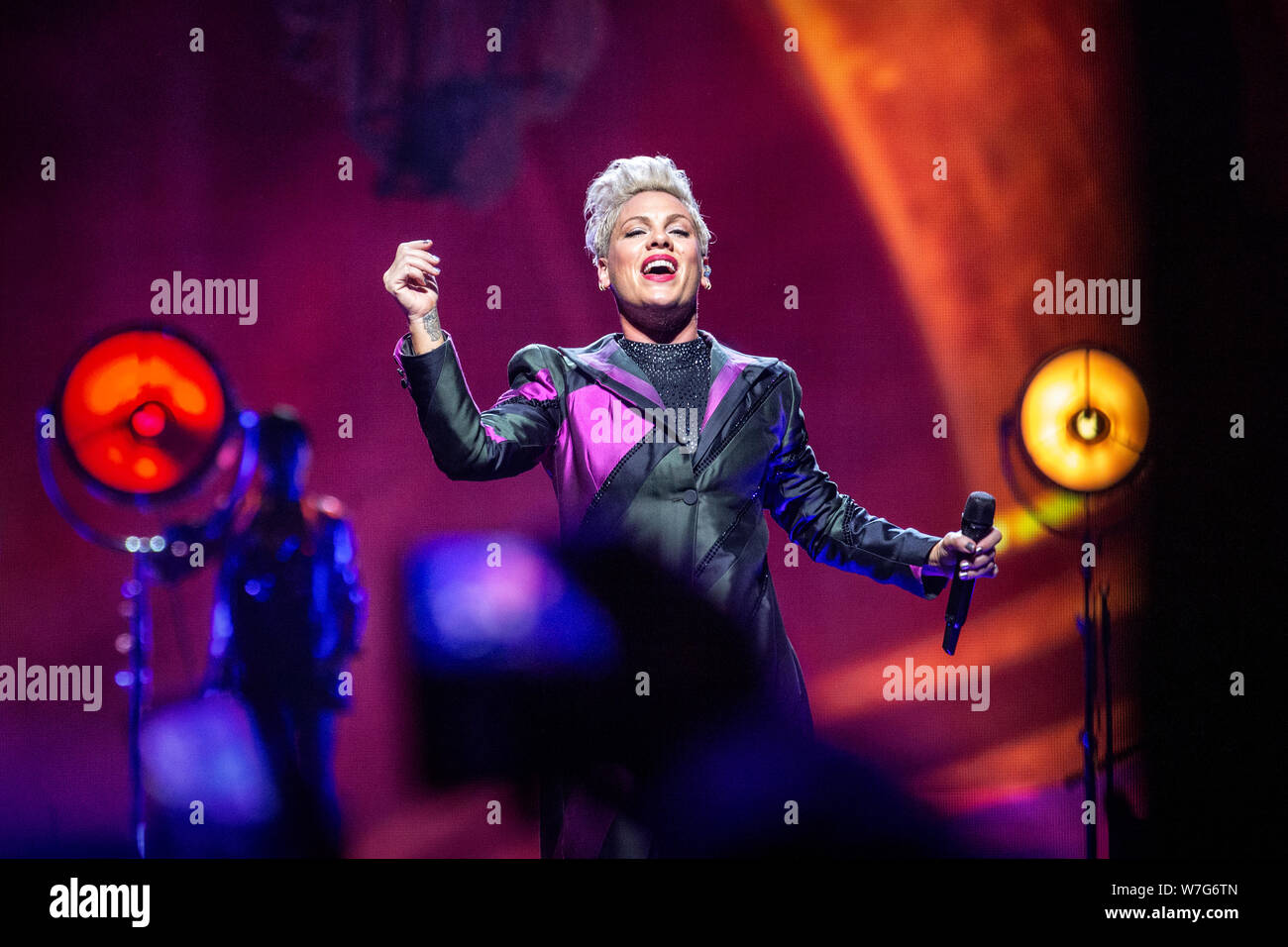 Pink the singer hi-res stock photography and images - Alamy